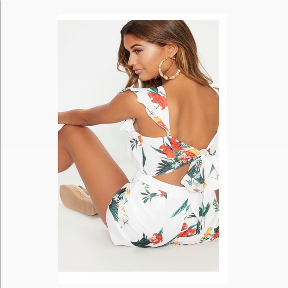 Pretty little thing White tie back tropical romper - Picture 1 of 3